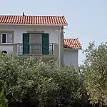 Queen Bay Apartment *