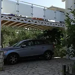 Queen Bay Vasiliki
