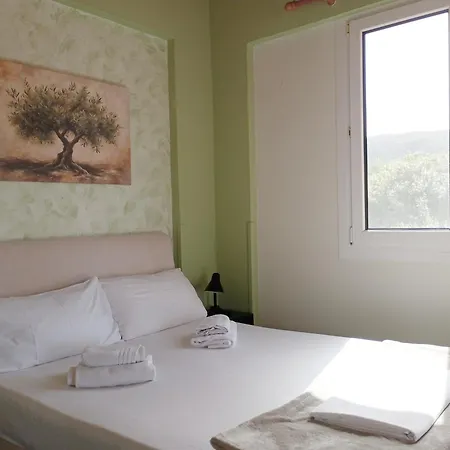 Queen Bay Apartment