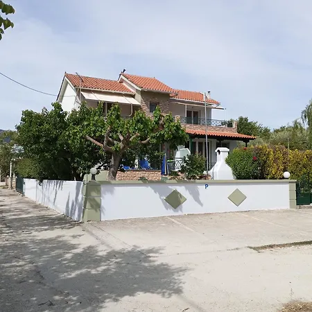 Queen Bay Vasiliki