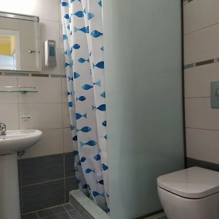 Queen Bay Apartment *
